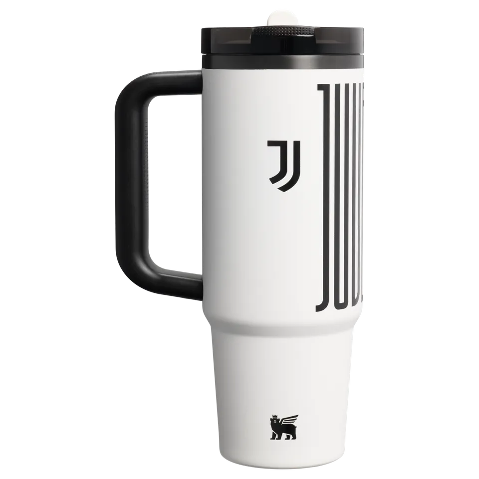 stanley-1913-x-juventus-quencher-protour-tumbler-0-89-l-auslaufsicherer-flip-str image 1