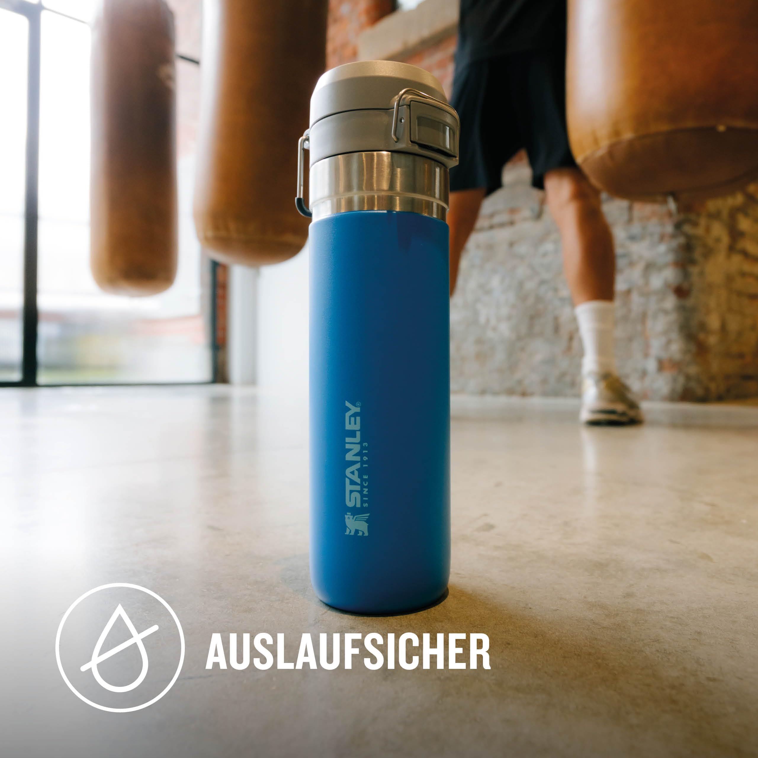 stanley-1913-quick-flip-trinkflasche-0-7-l-azure-edelstahl-isolierflasche-mit-st image 5