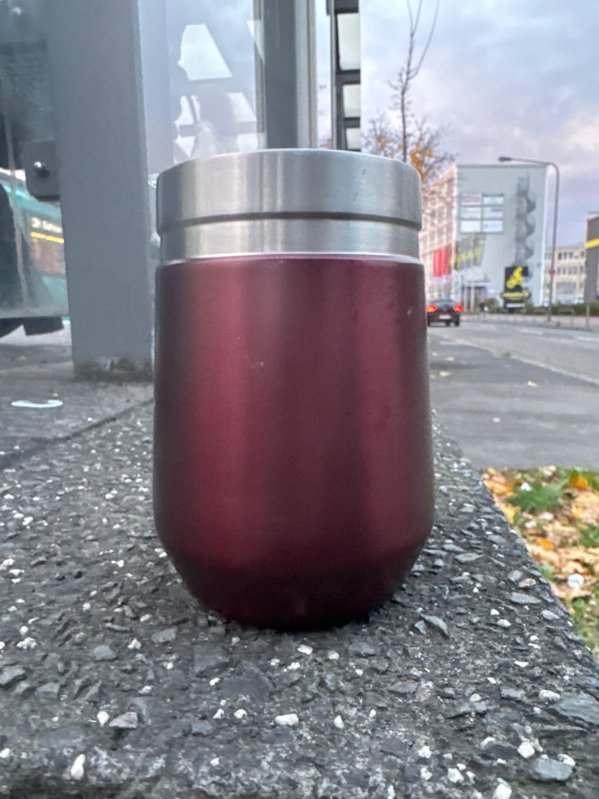 Schöner kleiner Becher