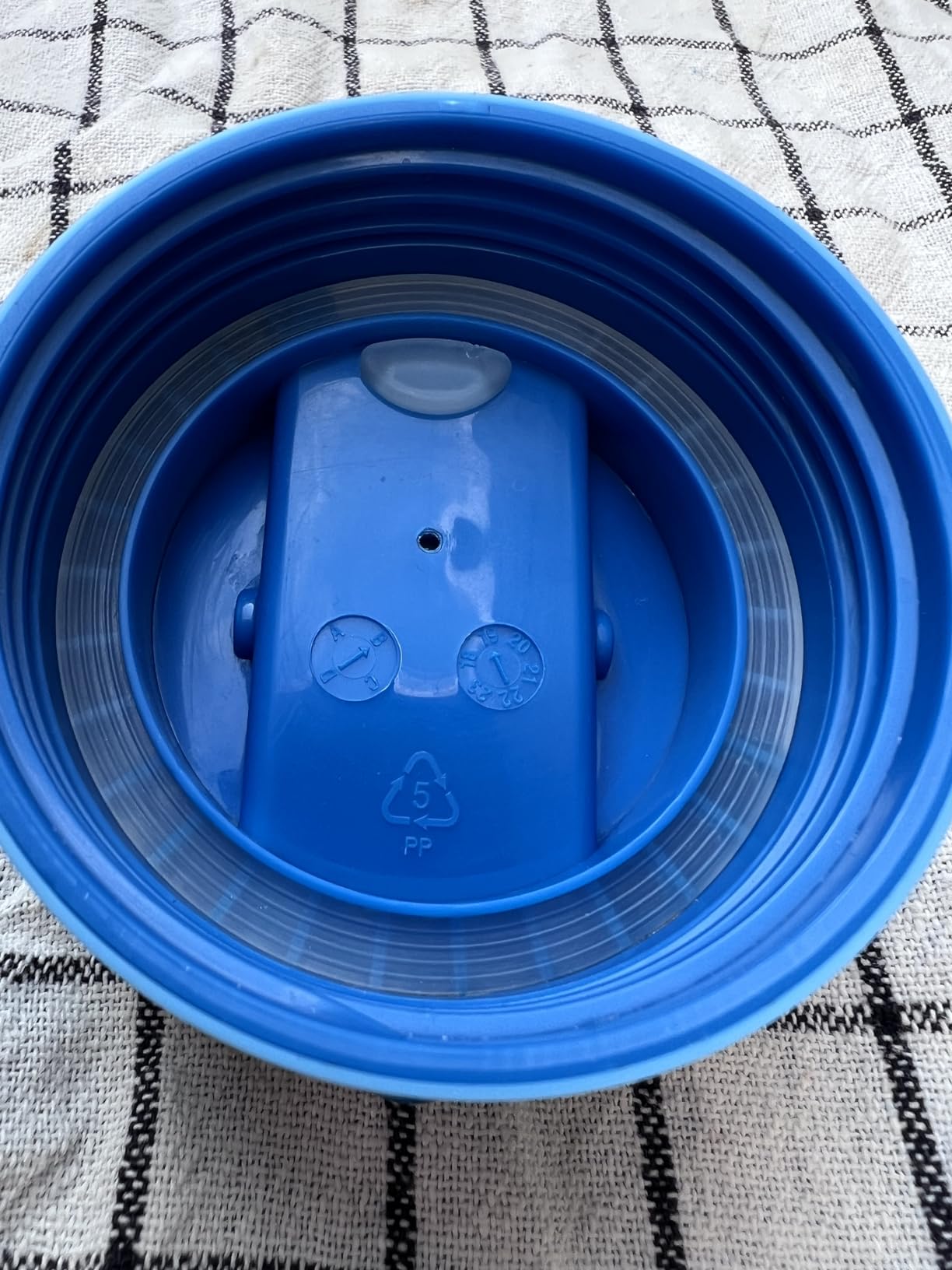 Wunderschöner und praktischer Becher