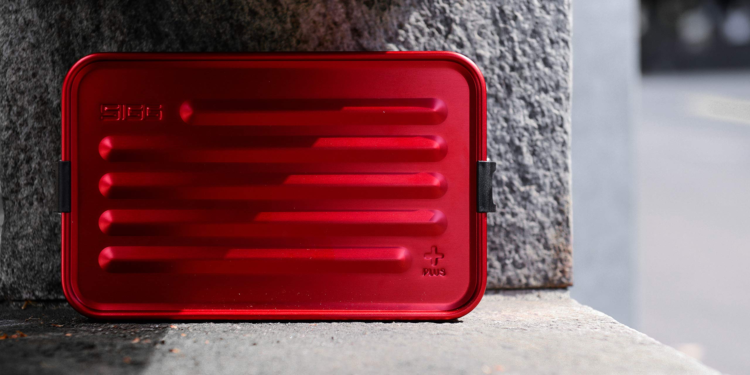 sigg-metal-box-plus-l-red-lunchbox-1-2-l-8698-10-federleichte-aluminium-brotdose image 4