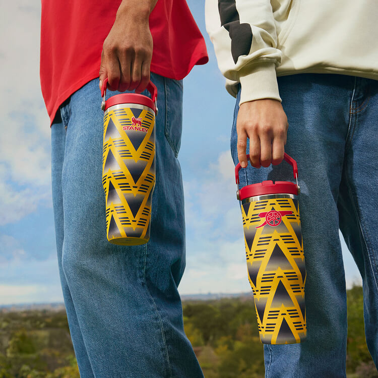 stanley-1913-x-arsenal-iceflow-flip-straw-2-0-tumbler-0-89l-auslaufsicherer-fan- image 2