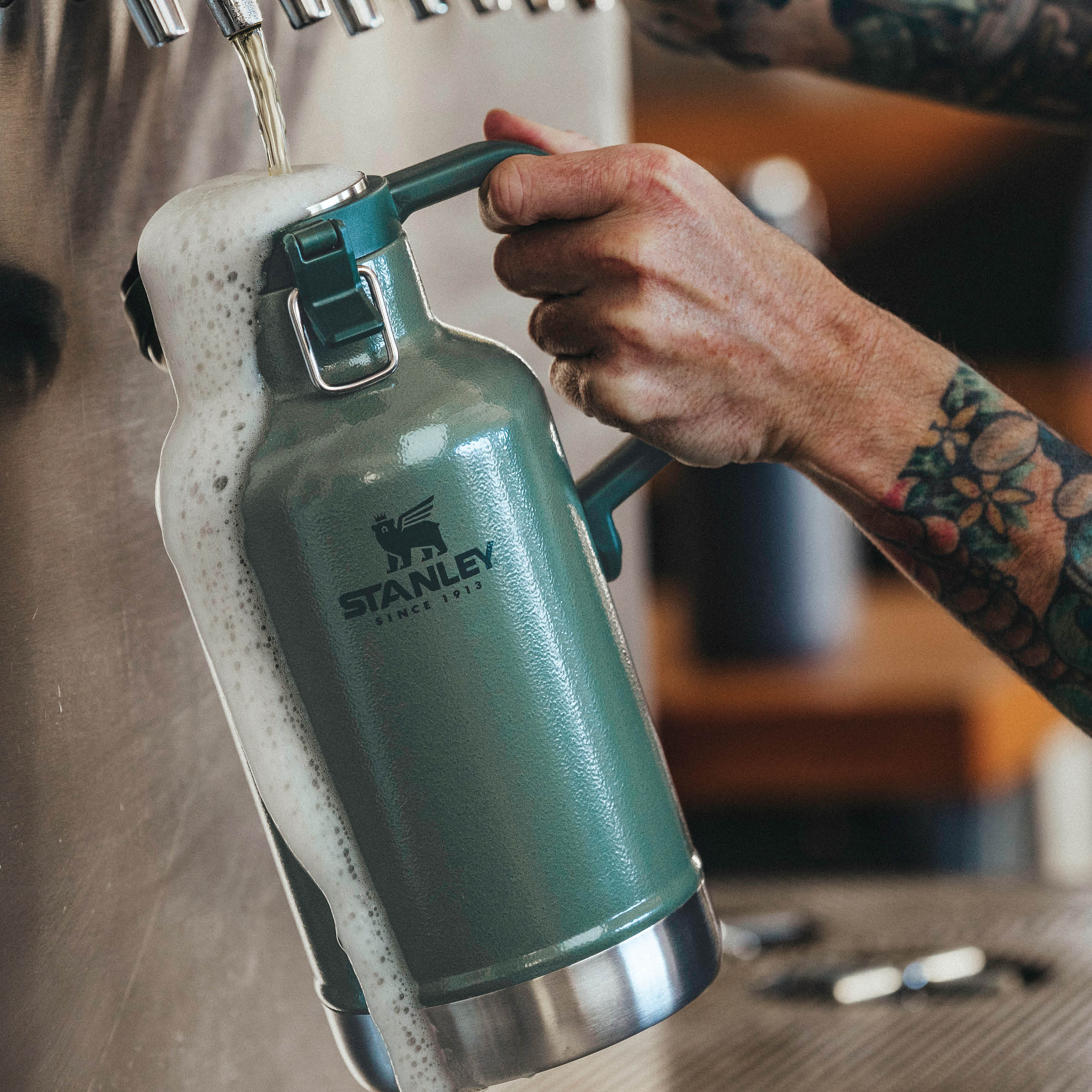 stanley-1913-easy-pour-growler-1-9-l-vakuumisolierter-biergrowler-mit-einhand-au image 7